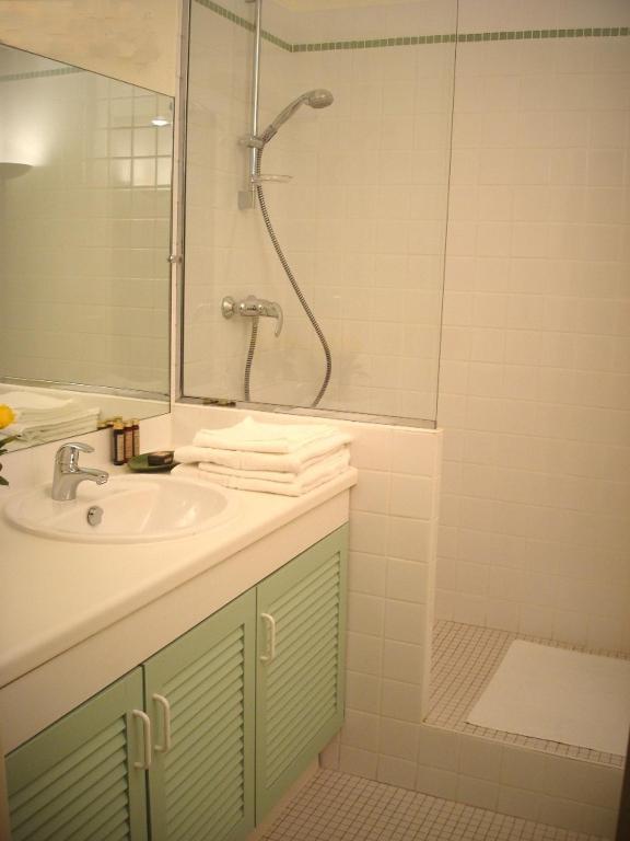 Residence Les Grands Pins Gréoux-les-Bains Стая снимка